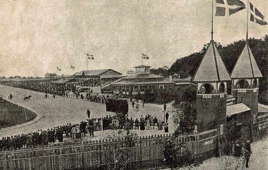 Charlottenlund Travbane ved indvielsen i 1891.
