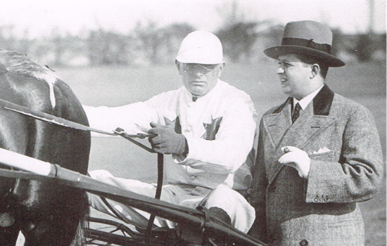 Edwin Koch besøger Koster ved en præmieoverrækkelse i Lunden ca. 1935.