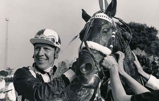 Axel Jacobsen har to gange i karrieren vundet Dansk Trav Derby. I 1985 var det med familiens egen Hawkeye.